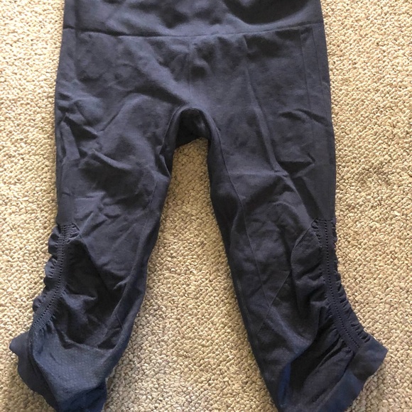 Lululemon Crop leggings-super stretchy - Picture 3 of 4